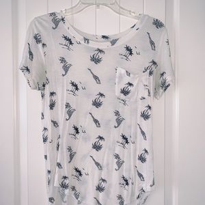 hollister giraffe shirt!!